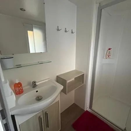 - 351 - Mobilhome Basic 3 6 Personnes 5 Etoiles